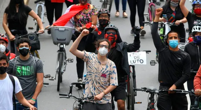 Un masivo grupo de ciclistas se concentraron el Parque Kennedy, en Miraflores.