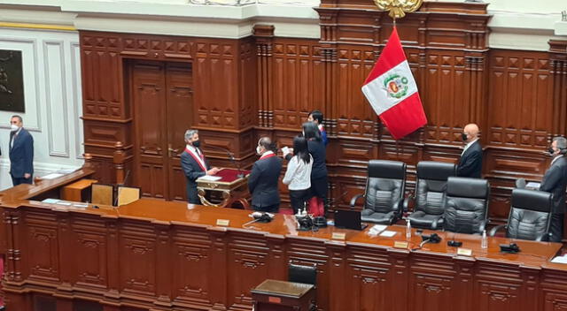 Francisco Sagasti da juramento en el Congreso