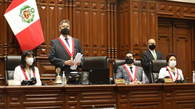 Francisco Sagasti da juramento en el Congreso