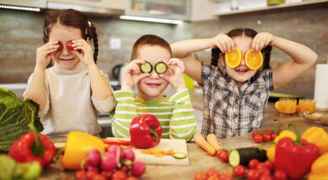 Inculca buenos hábitos alimenticios en los niños.