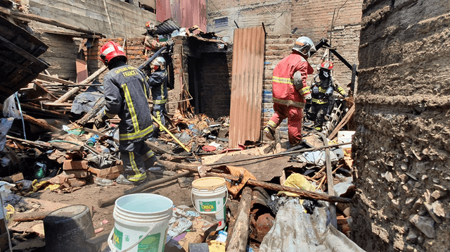 El fuego consumió el interior de una vivienda en El Agustino