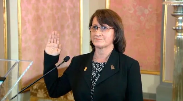 Pilar Mazzetti juramentó como ministra de Salud.