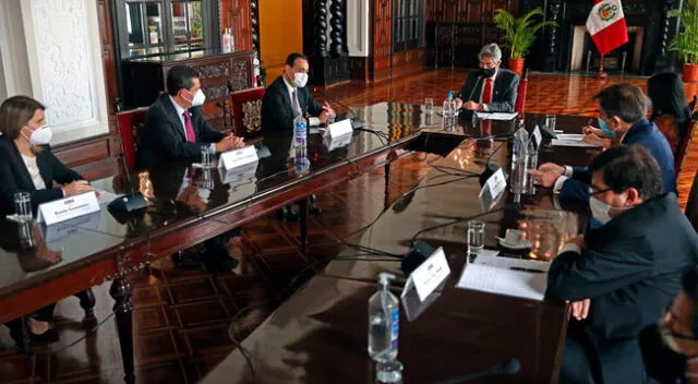 Misión de observadores de la OEA en Palacio de Gobierno.