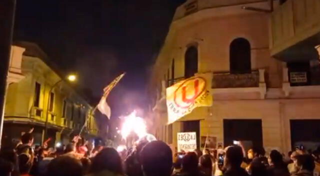 Hinchas de Universitario y Alianza Lima también se unieron en la marcha del 14N.