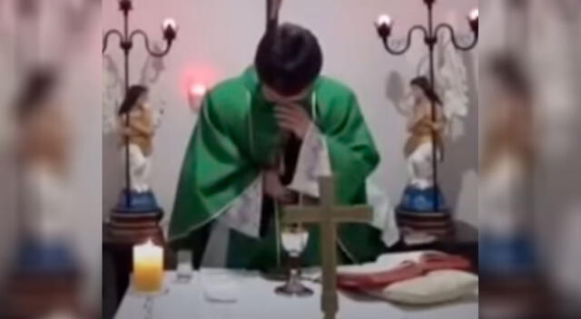 Sacerdote sufre un ataque de risa en plena misa virtual y la escena se vuelve viral