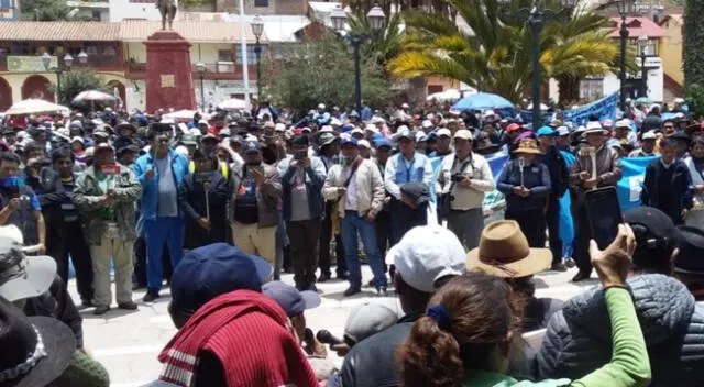 Ciudadanos de Cusco protestan por el alza de precios del tren.