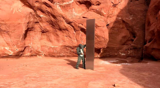 Un misterioso monolito de metal apareció en el desierto de Utah.