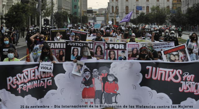 Así se desarrolla la marcha por el Día Internacional de la Eliminación de la Violencia contra la Mujer