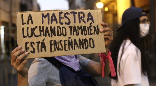 Así se desarrolla la marcha por el Día Internacional de la Eliminación de la Violencia contra la Mujer