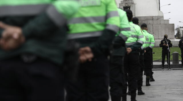 Policías abastecían de armas a hampones.