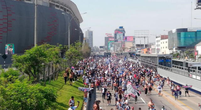 Alianza Lima recibe multitudinario apoyo de su hinchada.