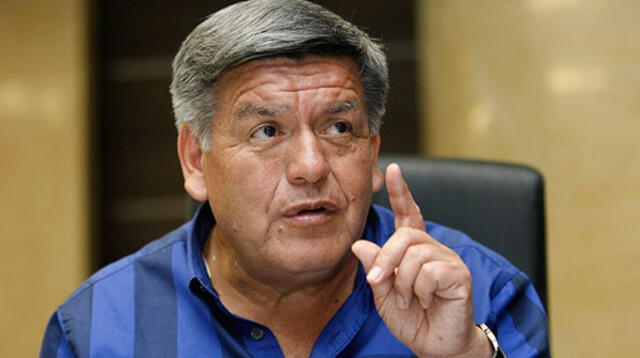 César Acuña se pronunció por la postulación de Vizcarra al Congreso.