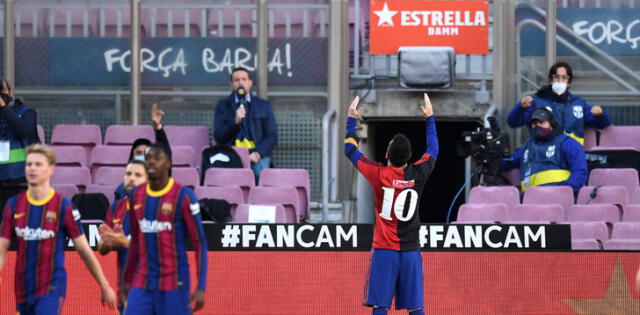 Lionel Messi dedica gol a Maradona con celebración especial.