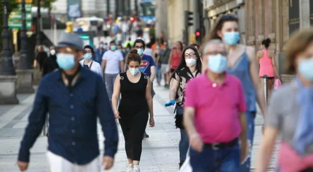 La OMS sigue recomendando a todo el personal sanitario el uso de mascarillas médicas.