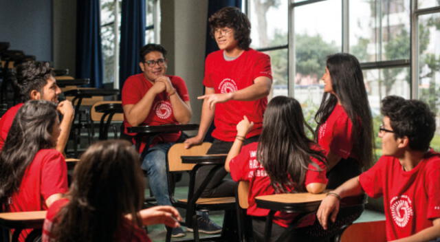 El concurso anual de beca generación bicentenario está dirigido a profesionales peruanos de alto rendimiento académico.