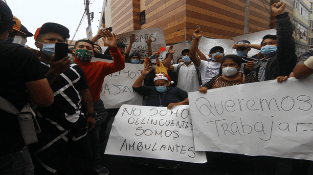 Trabajadores de Mesa Redonda exigen mesa de diálogo con la Municipalidad de Lima.
