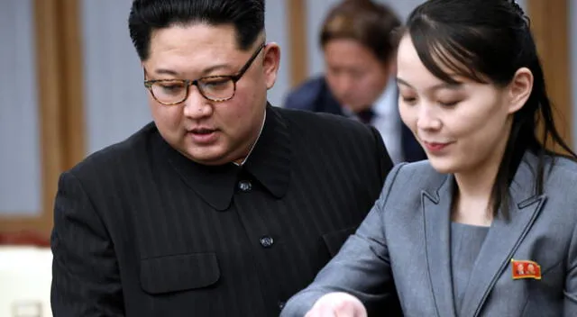 El líder norcoreano, Kim Jong-un, junto a su hermana, Kim Yo-jong.