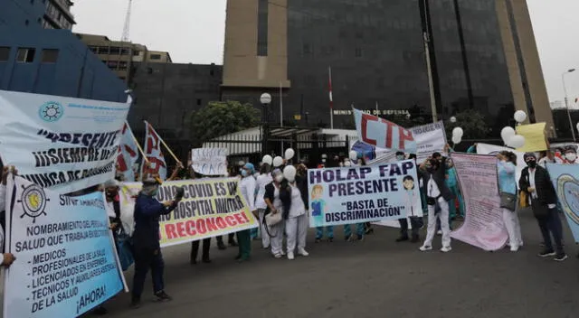 Enfermeras de las Fuerzas Armadas protestas por sus derechos laborales.