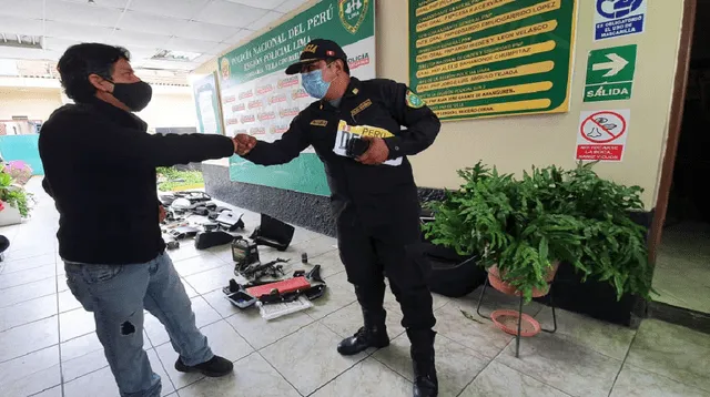 El dueño del auto recuperó los accesorio que robaron los delincuentes.