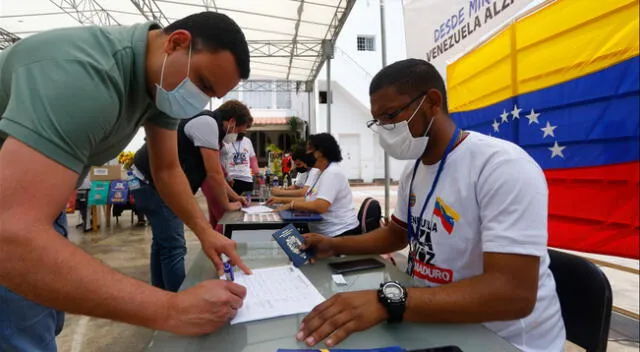 Ciudadanos venezolanos en Lima participan masivamente de la consulta popular convocado por Juan Guaidó