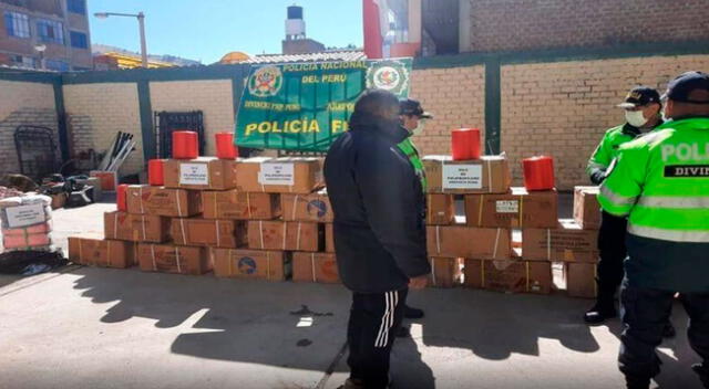 Mercadería y el camión fueron trasladados hasta las instalaciones de Aduanas en Puno.