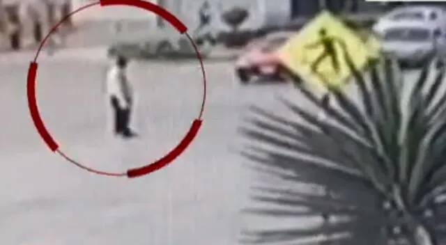 Un inspector de la Municipalidad de Lima fue arrollado por una combi y un auto.
