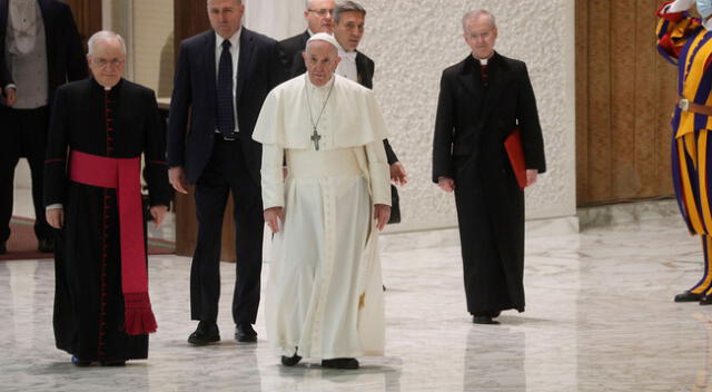 Cardenales cercanos al papa Francisco dan positivo al COVID-19