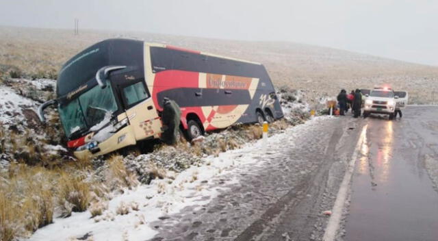 Cerca de 50 pasajeros del bus resultaron ilesos.