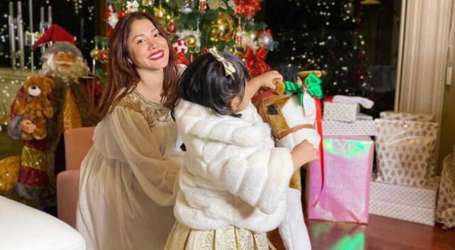 Leslie Castillo compartió con sus seguidores cómo pasó la Navidad con su hija y enterneció al mostrar sus obsequios.