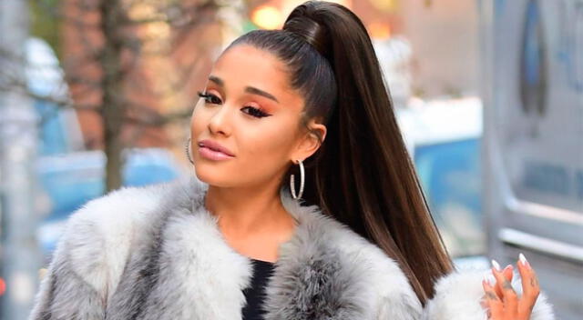 Ariana Grande realizó noble gesto por Navidad.