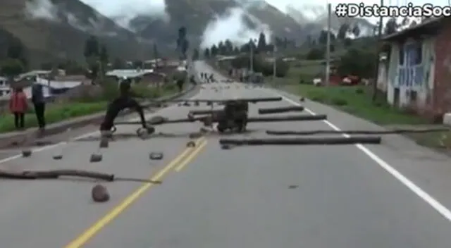 Trabajadores bloquearon carreteras de Cusco tras aprobación de nueva ley agraria.