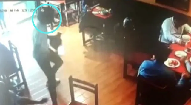 Delincuentes roban en restaurante.