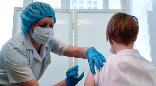 La campaña de vacunación con Sputnik V inició el pasado 15 de noviembre en Rusia.