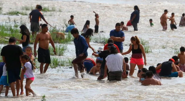 Sin temor al coronavirus ni a su nueva variante, cientos de familias asistieron al río Lurín para 'disfrutar' del verano frente a la restricción de playas hasta el 17 de enero.