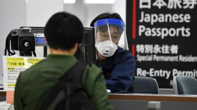 Japón prohíbe la entrada de extranjeros tras detectar nueva cepa de coronavirus.