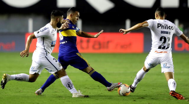Boca Juniors no pudo ante Santos y le dijo adiós a la Copa Libertadores | Foto: EFE/composición