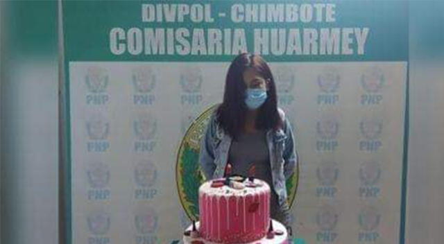 Defensoría pide investigar a la PNP por tomar foto a cumpleañera y su torta en comisaría