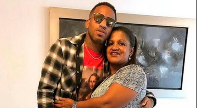 Jefferson Farfán dedicó cálidas palabras de amor a su mamá.