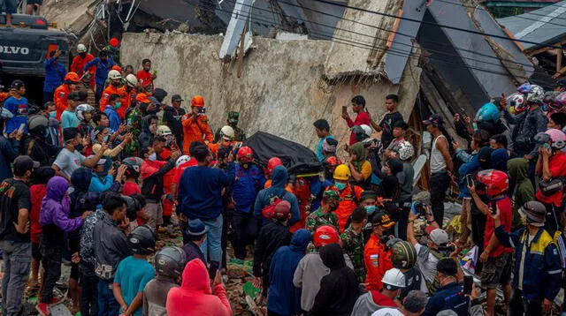 Aumentó a 56 la cifra de muertos y redoblan esfuerzos para hallar sobrevivientes del terremoto.