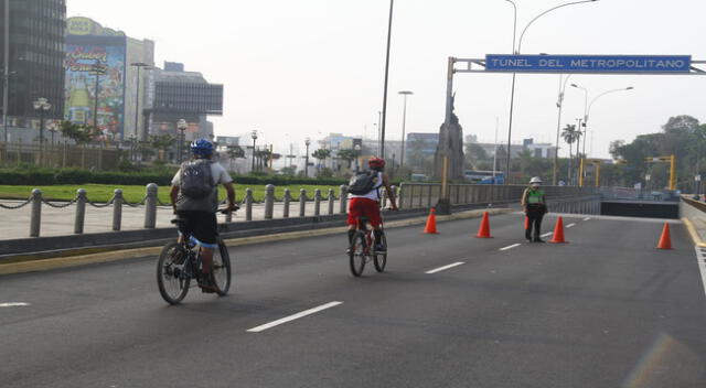 Ciclistas recorrieron diversas calles de Lima cerradas por restricción vehicular.