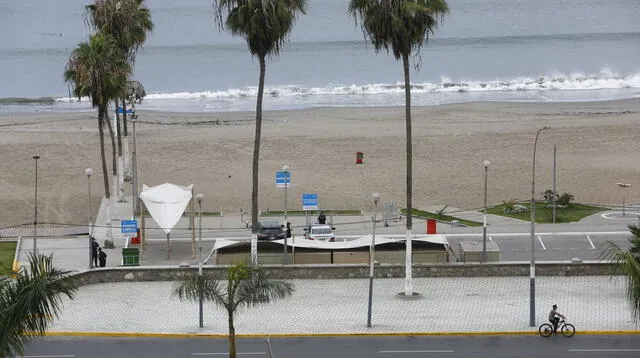 Los alcaldes de las playas de la Costa Verde plantean el cierre de estas para prevenir el contagio de más casos por coronavirus.