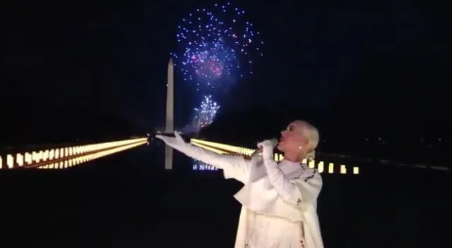 Joe Biden terminó su primera noche en la Casa Blanca con un espectáculo de fuegos artificiales