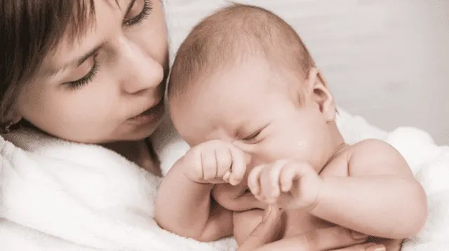 Si tu bebé llora después de cada toma, probablemente tenga gases.