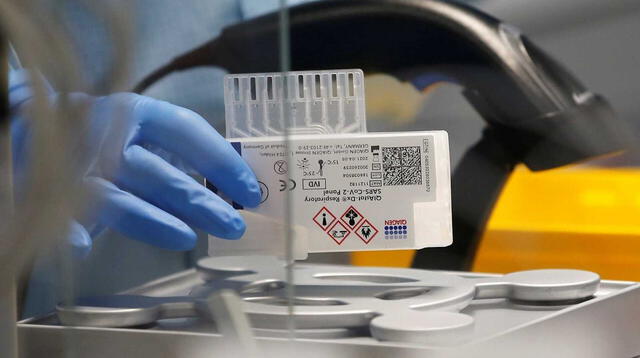 Un médico estadounidense está acusado de robar nueve dosis de la vacuna contra el coronavirus para administrarlas a familiares y amigos.