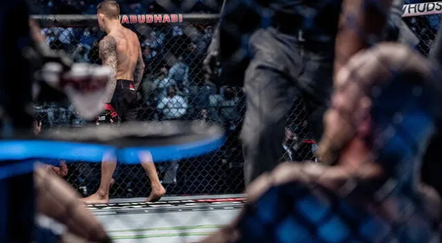 El estadounidense logró impactar una serie de golpes en el rostro de Conor McGregor | Foto: UFC