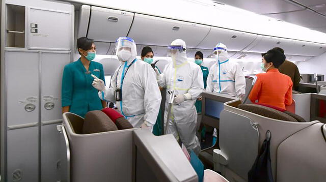 Según medios, antes de embarcarse en el vuelo, la mujer había tenido fiebre y acudido a un centro médico.