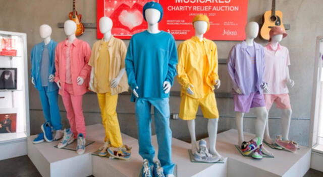 Los trajes que BTS utilizó en el videoclip de “Dynamite” se vendieron por $162,500 a favor de MusiCares, para ayudar a músicos afectados por la pandemia.