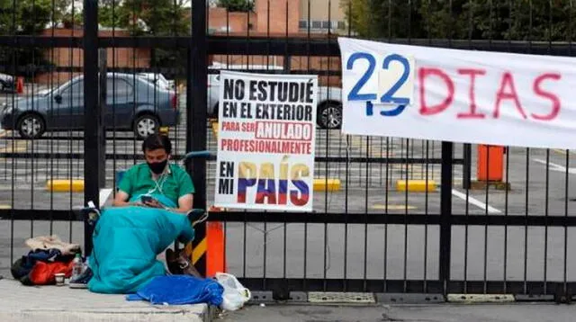 El ciudadano ha sido visitado por un colega y una especialista en salud mental. Foto: EFE