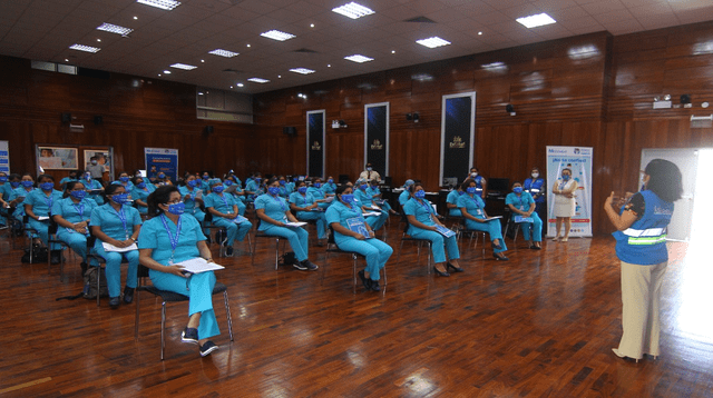 Enfermeras de EsSalud fueron capacitadas para la primera campaña de inoculación en el país.