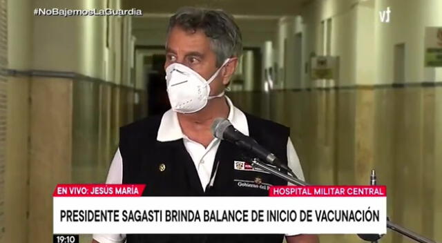Presidente Francisco Sagasti llegó hasta el Hospital Militar Central para vacunarse contra el coronavirus.